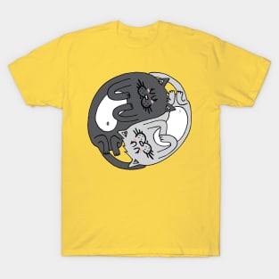 Yin & Yang cats - black & white T-Shirt